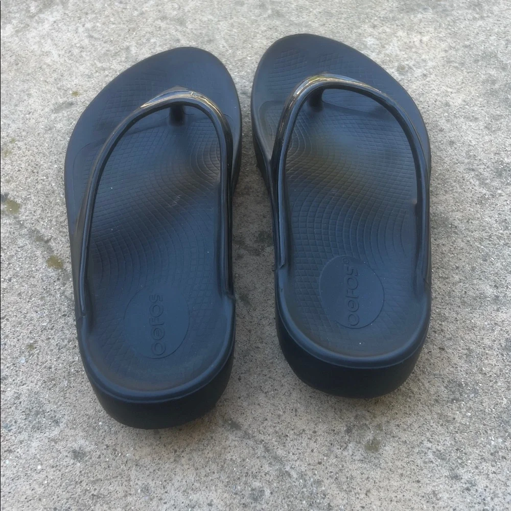 OOFOS OOlala Black Flip Flop Thongs Women's Size 10
